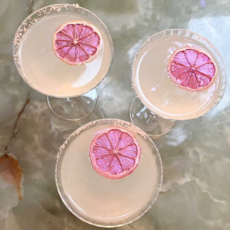 Cocktails garnishes with pink lemon garnieshes